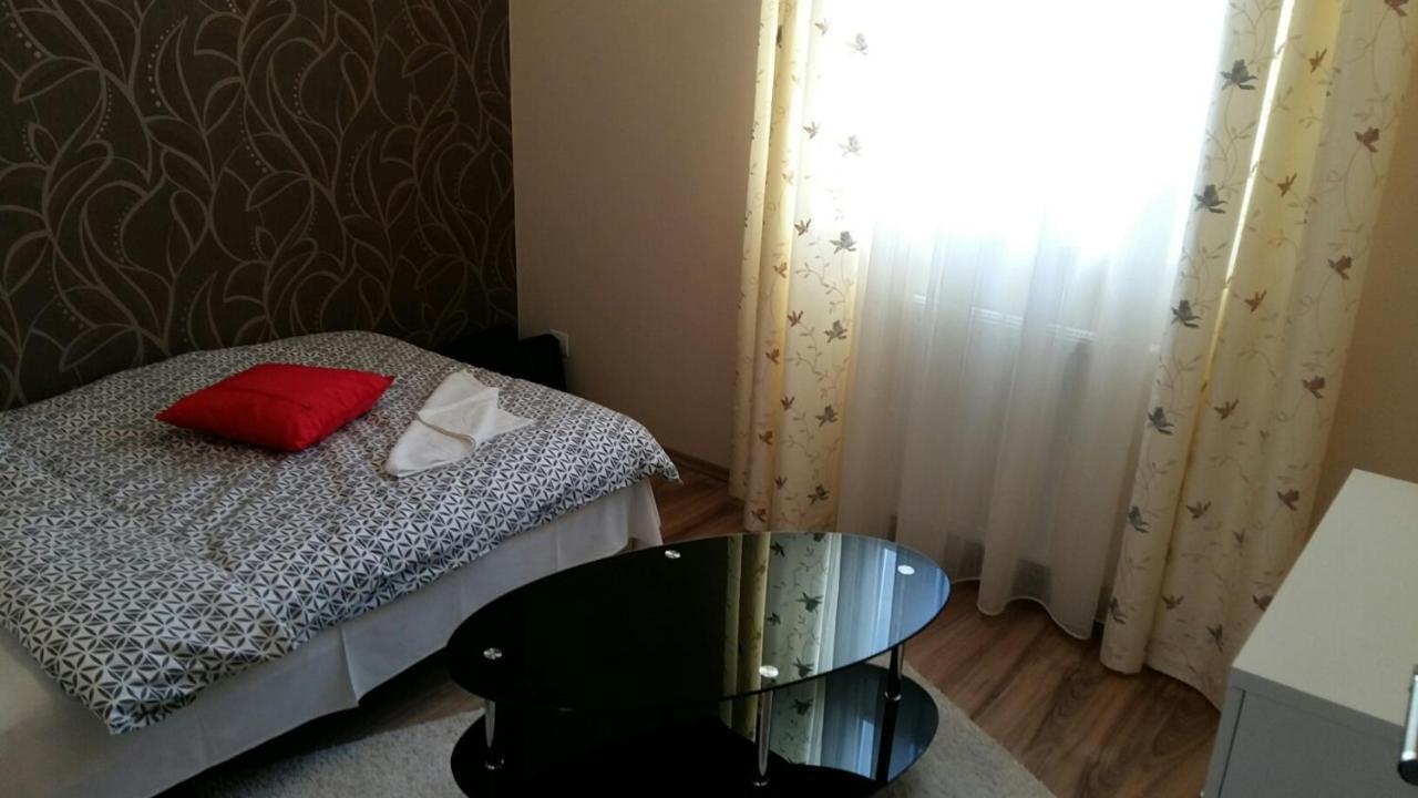 Isabell Apartments Γκιόρ Εξωτερικό φωτογραφία